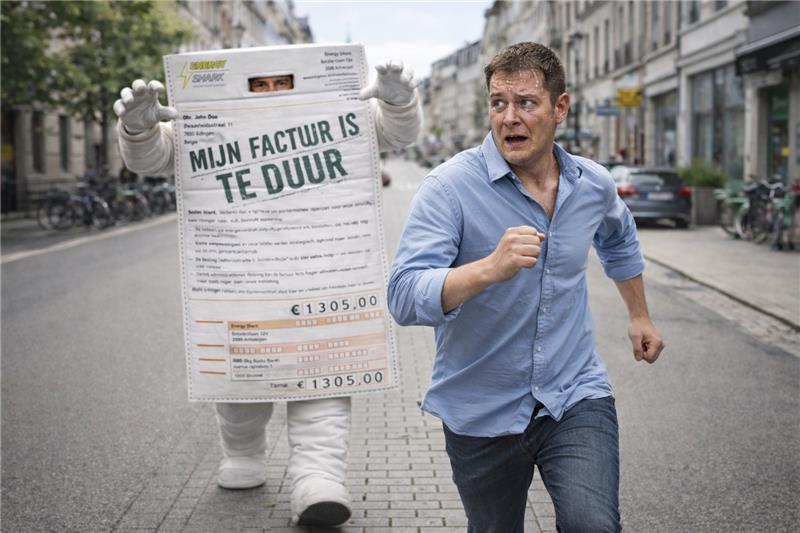 factuur loopt achter man aan.jpg